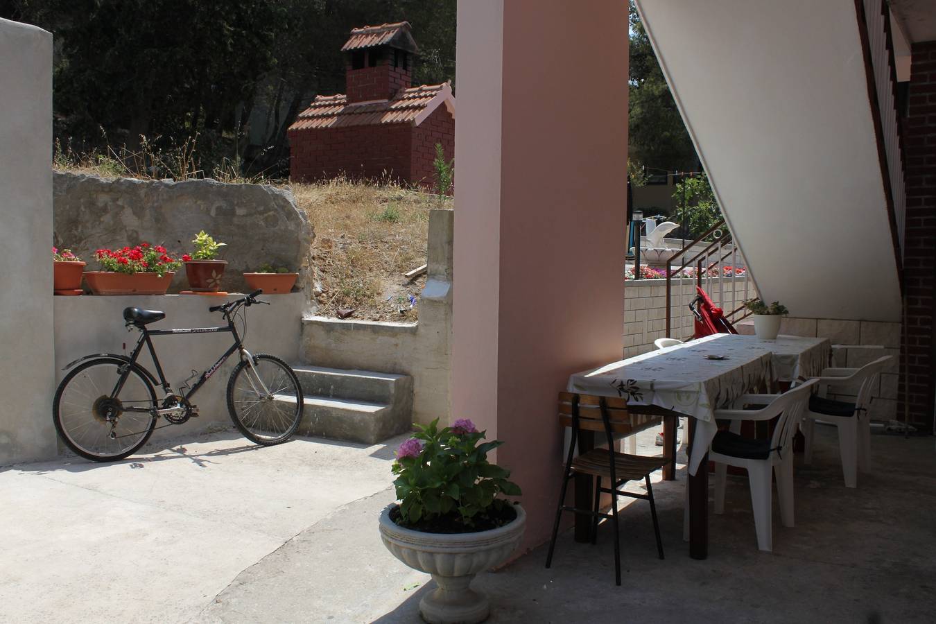 Ganze Wohnung, 1-Zimmer-Ferienwohnung mit Terrasse und Meerblick Kukljica, Ugljan A-8316-c in Kukljica, Insel Ugljan