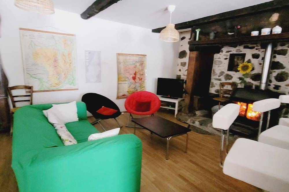 🏡 Traditional Auvergne house - Authentic stay in the heart of Auvergne in Saint-Donat, Parque Natural Regional Volcans d'Auvergne
