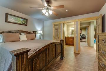 Cottage for 16 Guests in Gatlinburg, Great Smoky Mountains National Park, Picture 2