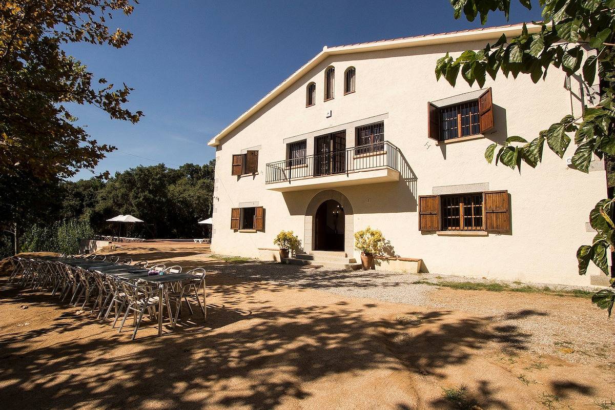 Saucy Chateau for 24 pax - close to Blanes!  in Breda (Spain), Parc Natural del Montseny
