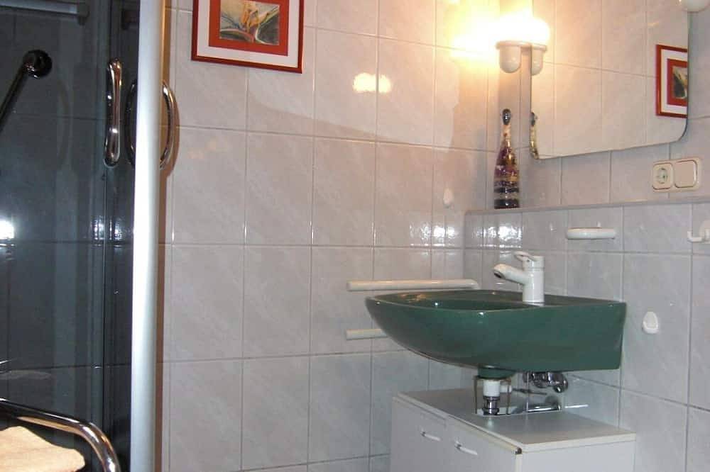 Ganze Wohnung, Gemütliche Ferienwohnung in ruhiger Lage mit voll ausgestatteter Küche in Schonungen, Franken