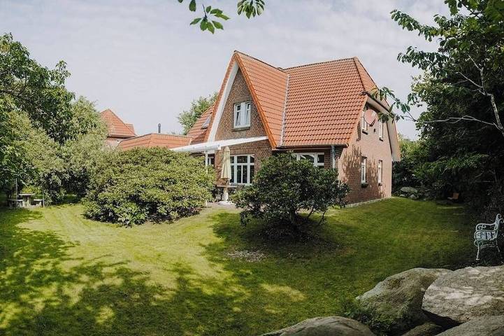 Ferienhaus für 9 Personen, mit Balkon und Whirlpool sowie Garten und Sauna