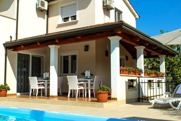 Villa für 12 Personen, mit Pool und Garten in Poreč - 3