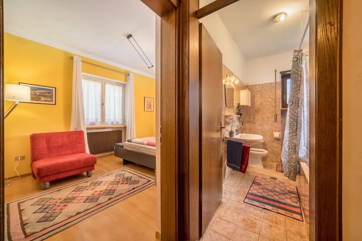 Ganze Wohnung, Ferienwohnung 'Oase' mit Gemeinschaftsgarten, Wlan und der Möglichkeit den privaten Pool zu benützen in Oberlana, Lana