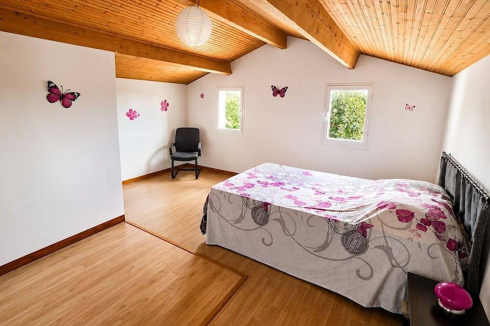 Charmante maison centre de Breuillet avec beau jardin ! Ideal famille ! in Breuillet, Côte de Beauté
