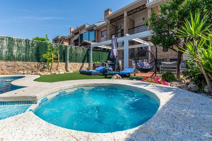 Studio pour 2 personnes, avec jardin ainsi que terrasse et piscine - 1