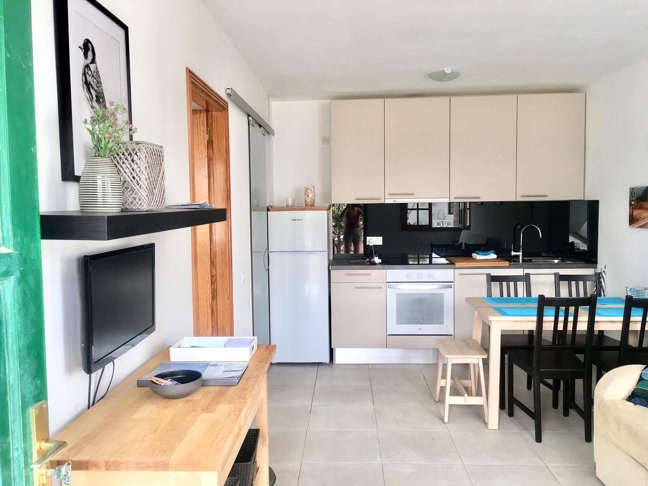 Geheel appartement, Appartement La Piedra in palmentuin direct aan strand & zee in El Cotillo, La Oliva