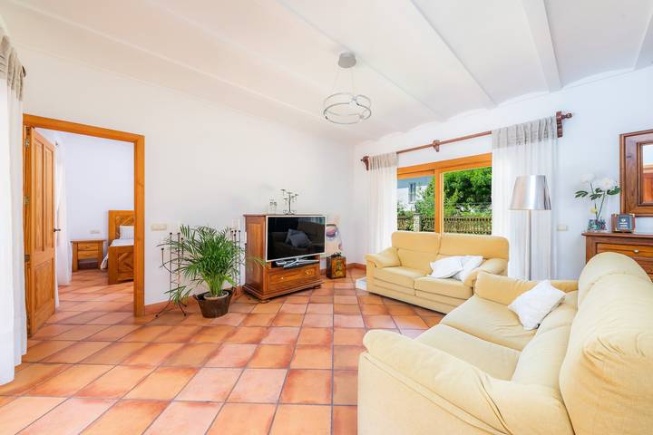 "Ca Na Rosa" à proximité de la plage avec Wi-Fi, climatisation, terrasse, jardin et piscine in Alcúdia, Côte de Majorque