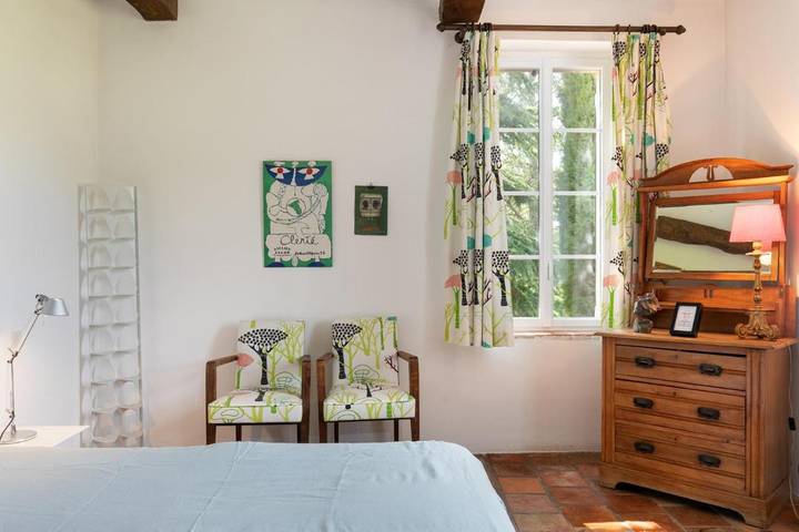 Location de vacances pour 3 personnes, avec vue ainsi que jardin et piscine, animaux acceptés à Saint-Antonin-du-Var - 4