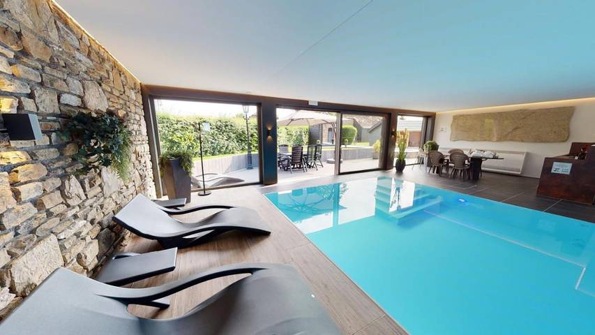 Ferienhaus für 12 Personen, mit Sauna und Pool sowie Ausblick und Garten