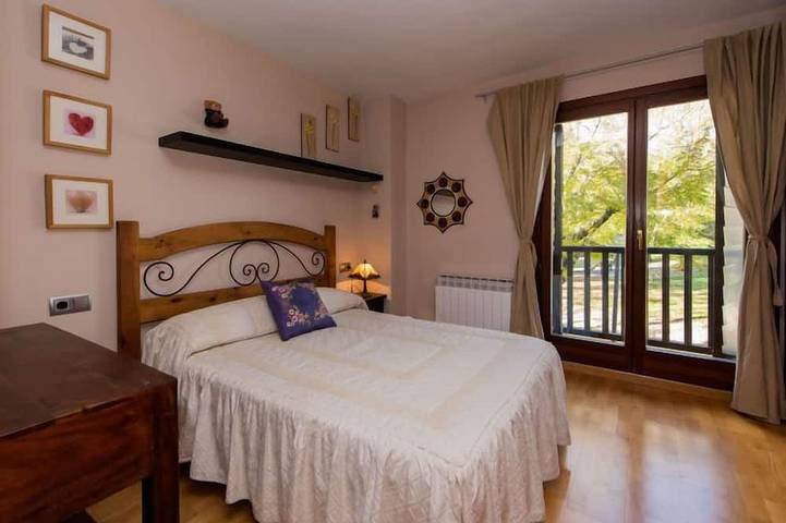 Location de vacances pour 14 personnes, avec piscine et jardin à La Seu d'Urgell - 2