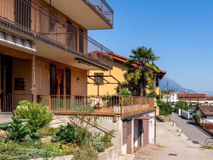 Appartamento per 4 persone, con Balcone e Terrazza nonché Giardino e Vista lago a Domaso