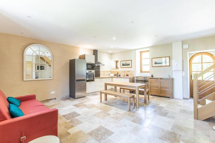 Location de vacances pour 8 personnes, avec terrasse ainsi que jardin et piscine, animaux acceptés à Cellettes - 4