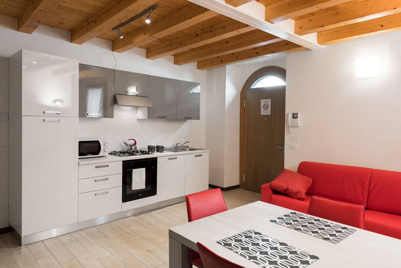 Apartamento entero, Modern and comfortable apartment close to San Zeno Basilica with 6 sleeps. in Centro Storico, Verona
