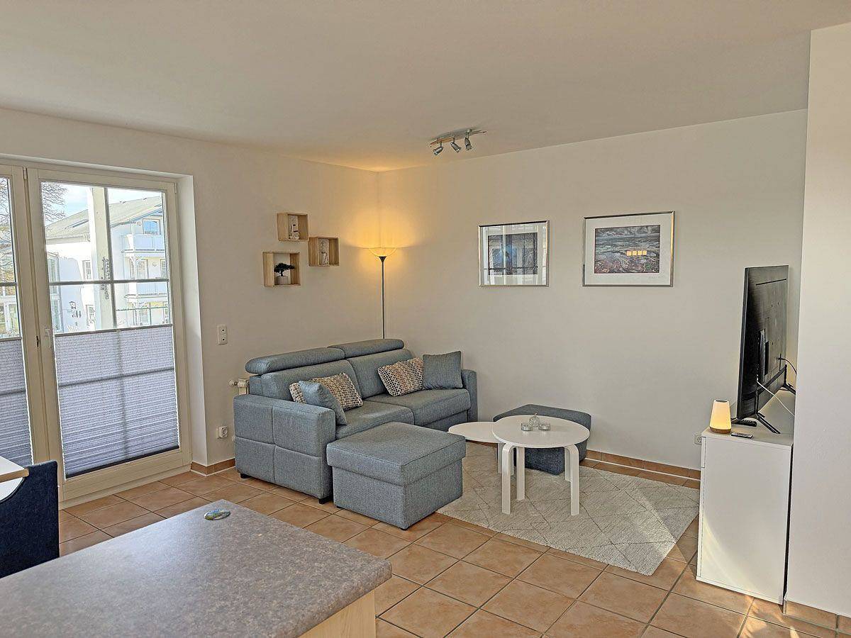 Ganze Wohnung, Nur 100m zum Ostseesandstrand, Wlan, Waschmaschine, bis 3 Personen mit Balkon in Hauptstrand Glowe, Glowe