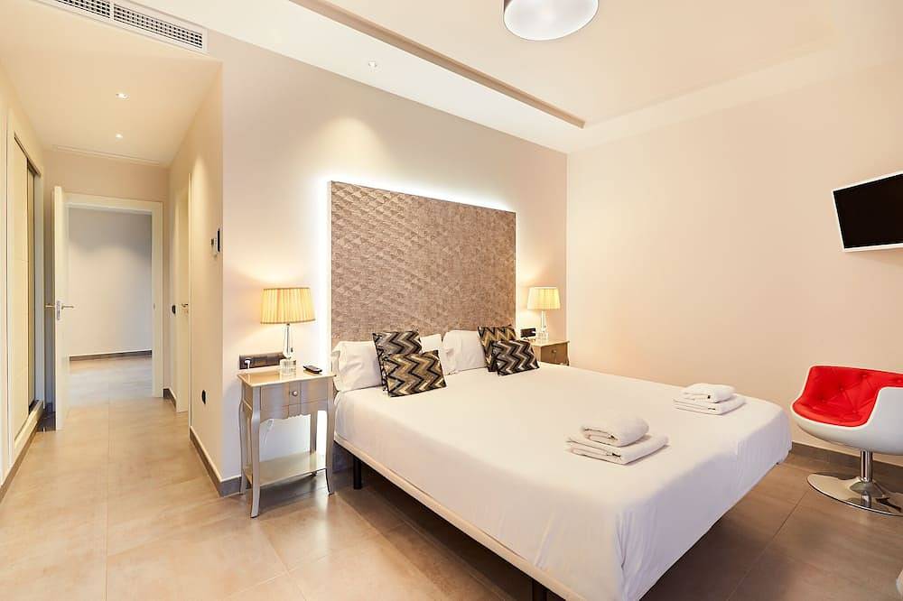 Moderne Nye Og Sted Til Pacha, Marina Botafoch, Talamanca Beach, Ibiza Town, in Cap Martinet, Santa Eulària des Riu