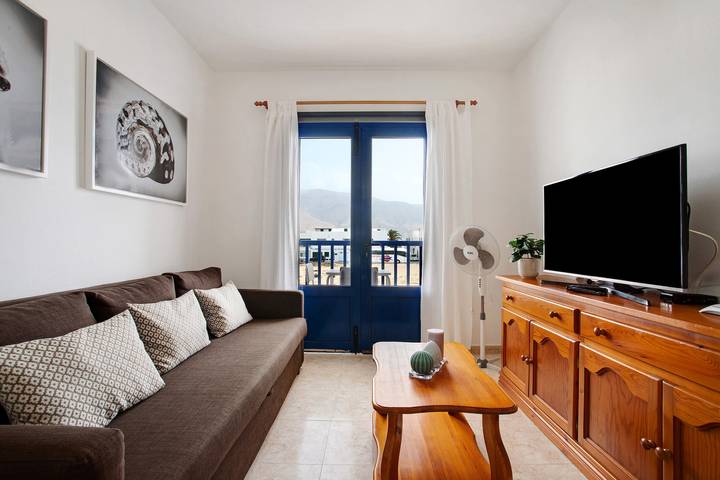 Ganze Wohnung, Geräumiges Haus "Casa el Pueblo" mit WLAN und Balkon; Parkplätze vorhanden, Haustiere erlaubt in Famara Beach, Teguise