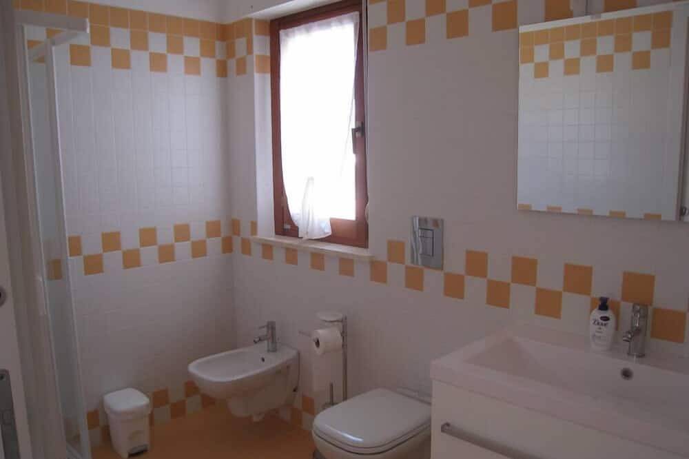 Ganze Wohnung, Penthouse im Zentrum des Dorfes und 400 Meter vom Meer entfernt in Martinsicuro, Teramo Provinz