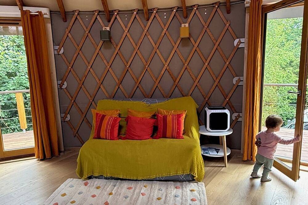 New, magnificent contemporary yurt in the heart of nature, between land and sea. in Arzano, Quimper region