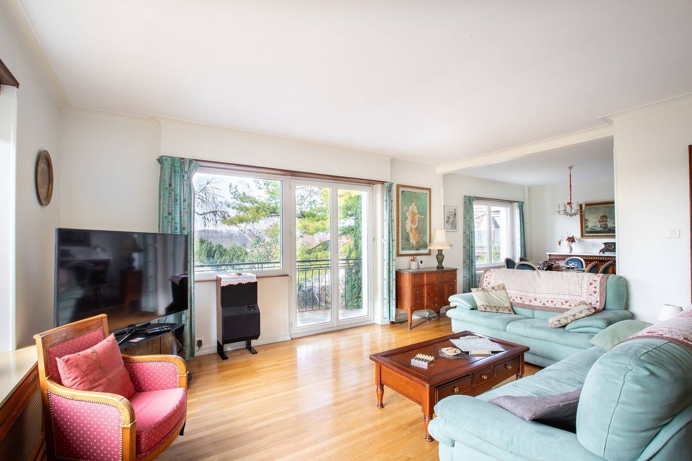 Maison Bellevue: Uitzicht op de bergen, gedeeld terras en Wi-Fi in Brunstatt, Mülhausen en omgeving