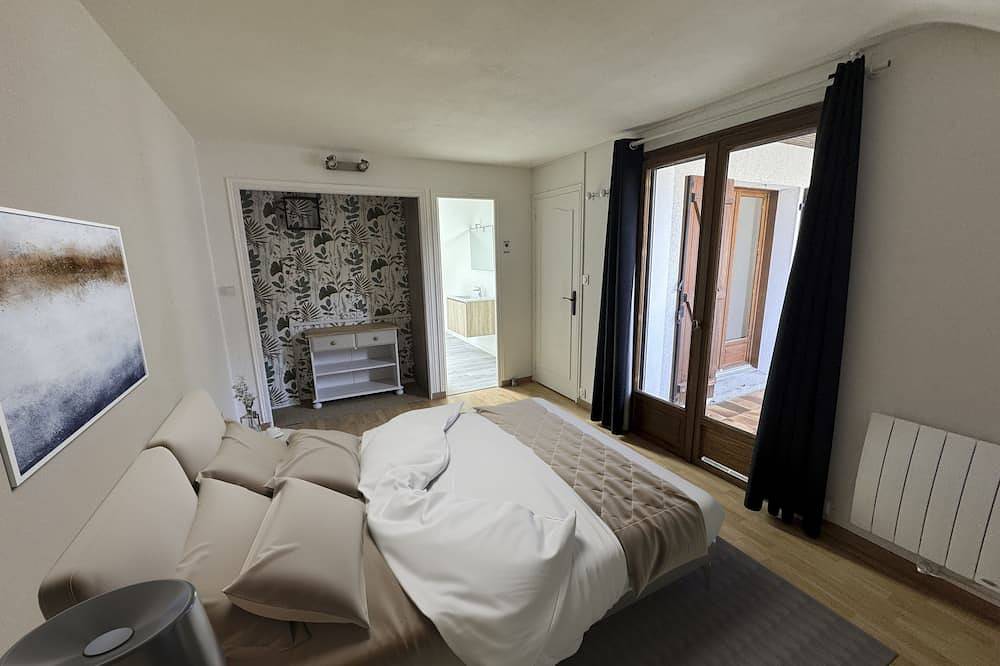 Large house, 25 min from Puy du fou, 2min from Cholet station, 6 bedrooms (12p) in Cholet, Cholet und Umgebung