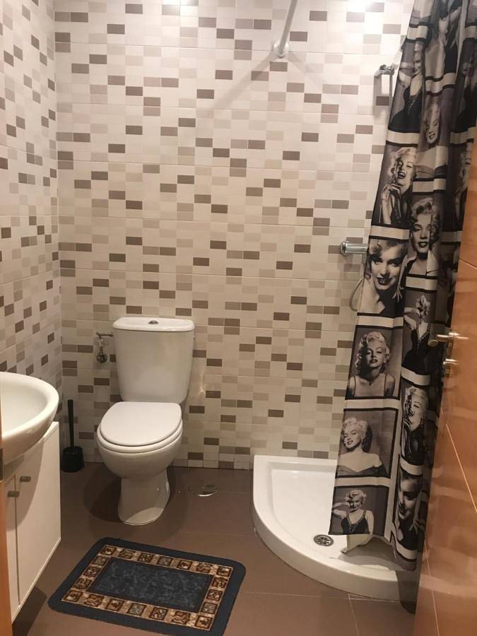 Deluxe Double Room with Shower in Oviedo, Cordillera Cantábrica