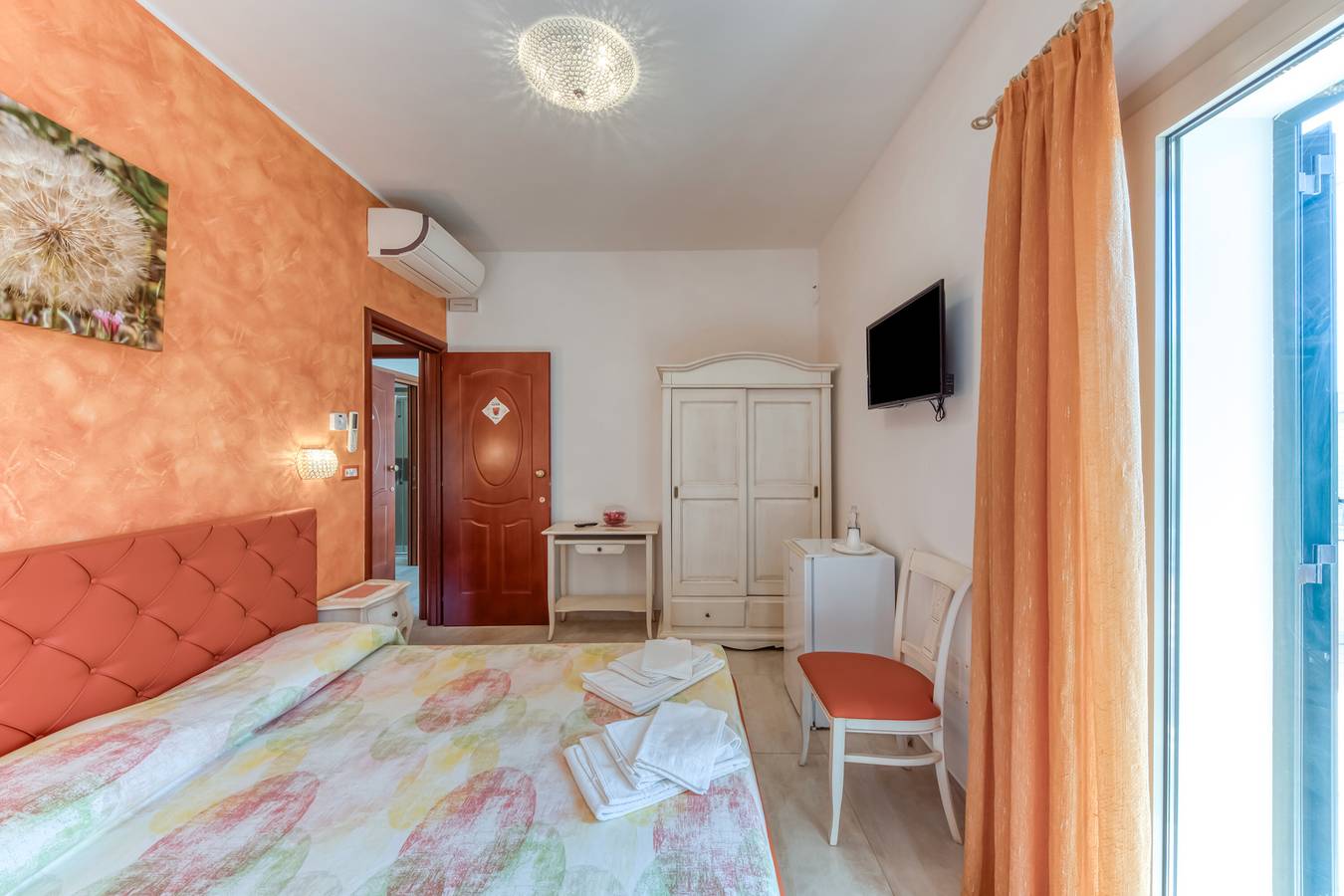 Chambre d'hôtes 'Tallyho Melograno' avec terrasse partagée, Wi-Fi et climatisation in Salve, Golfe de Tarente
