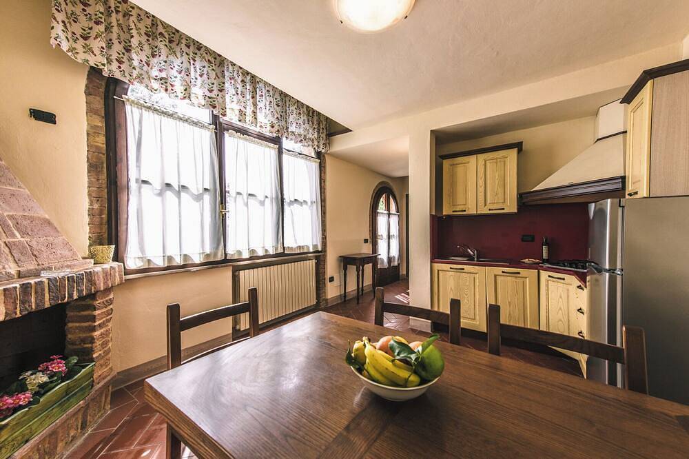 Apartment between Pisa and Florence in Farmhouse with Swimming Pool in Capannoli, Pisa Provinz