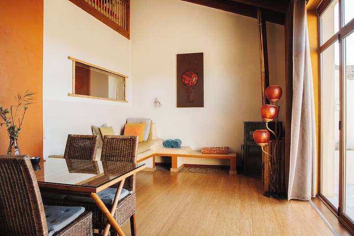 Ferienwohnung für 4 Personen, mit Garten und Pool sowie Balkon