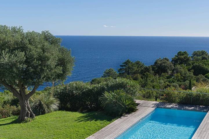 Magnificent 330 M2 Villa - Heated Pool - Sea And Mountain Views in Francia