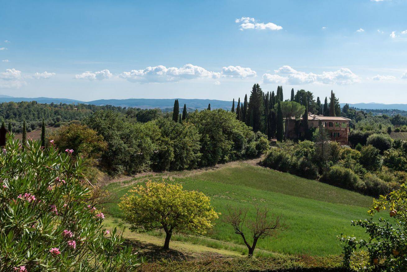 Entire apartment, Refined Villa on the Hills with Tuscan Style in Siena, Siena Province