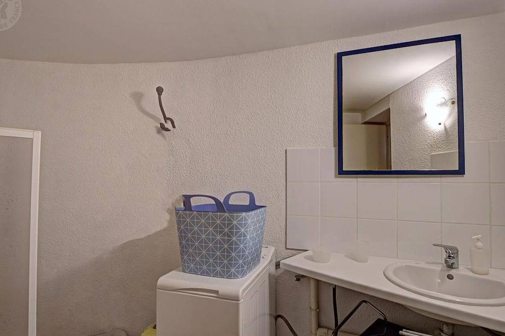 Gîte Authentique avec Wifi et Cheminée à Véranne in Véranne, Parc Naturel Régional du Pilat