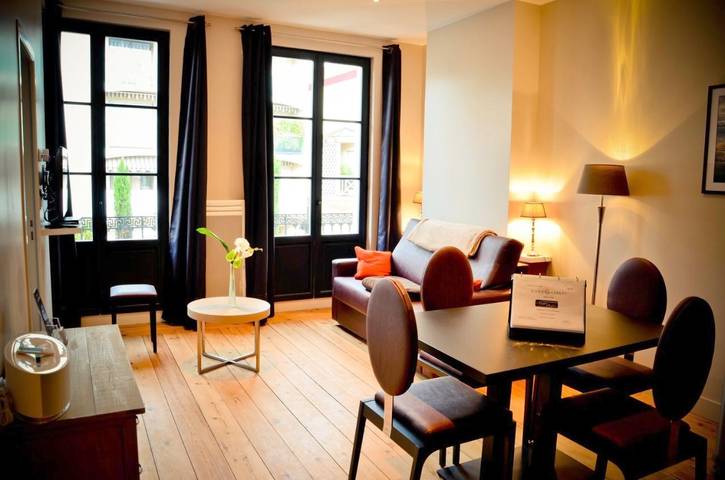 Appart’hôtel pour 8 personnes, avec Terrasse ainsi que Jardin et Vue