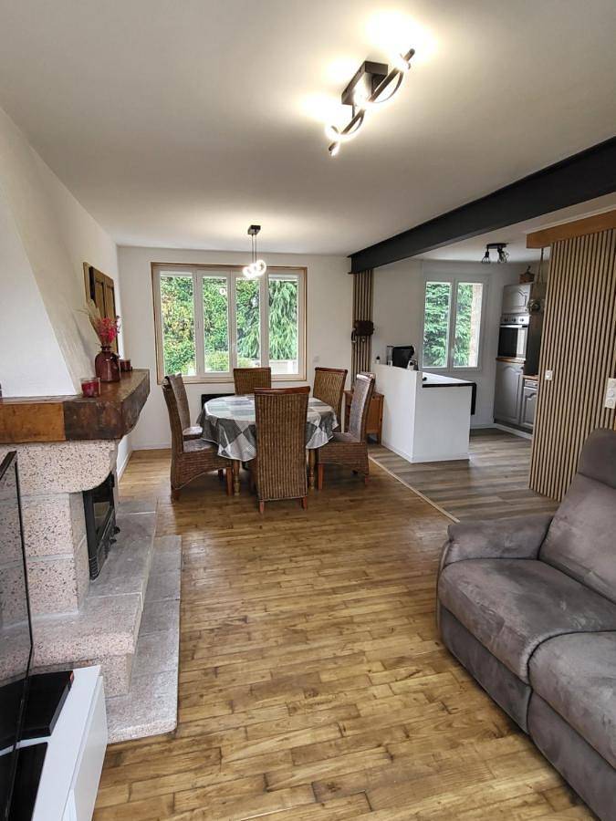 Location de vacances pour 8 personnes, avec Jacuzzi et Terrasse à Champ-du-Boult