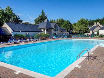 Gîte pour 2 personnes, avec vue ainsi que piscine et jardin dans Golf Saint-Laurent