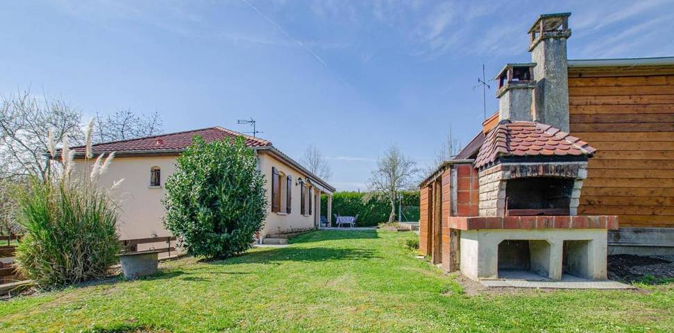 Gîte pour 6 personnes, avec terrasse et jardin dans La Ville-aux-Bois