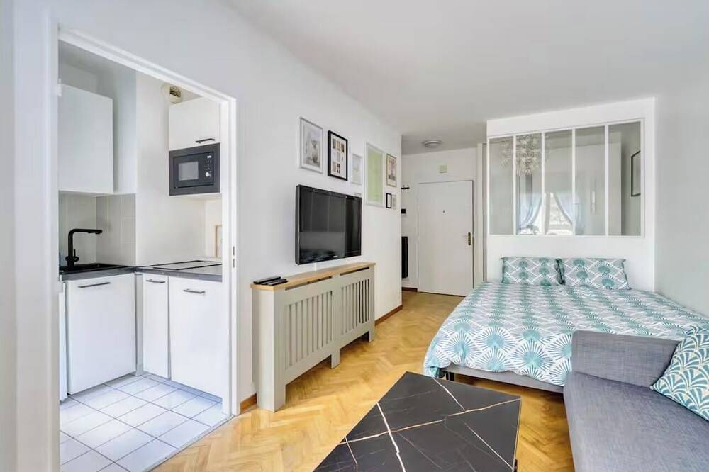 Entire apartment, Near Paris for 4 people + Parking in Issy-les-Moulineaux, Hauts-de-Seine