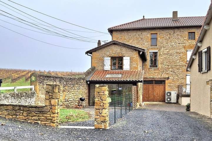 Gîte pour 7 personnes, avec jardin dans Beaujolais