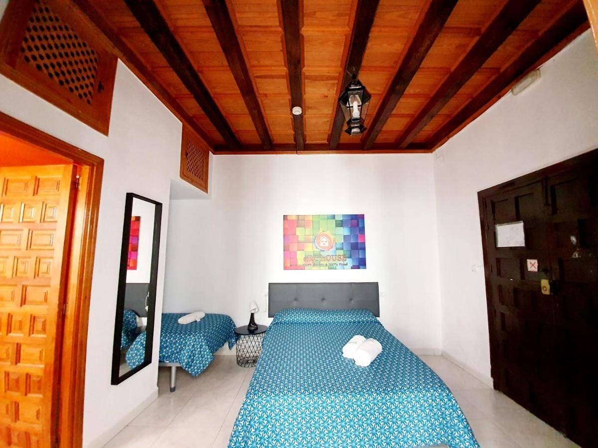 Bed in 6-Bed Mixed Dormitory Room in Distrito Centro (Córdoba), Córdoba