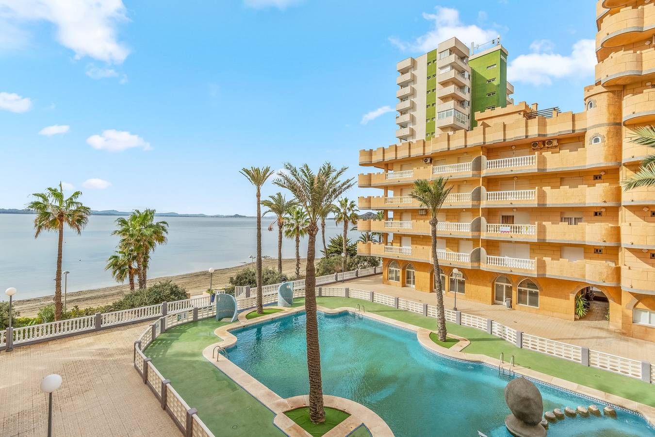 Appartement entier, Appartement 'Castillo De Mar F3 Torre Sur 2a' avec vue sur la mer, piscine partagée et Wi-Fi in San Javier, Costa Cálida