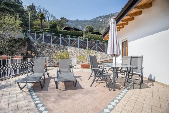 Appartamento intero, Appartamento 'Casa Panoramica' con vista lago, piscina condivisa e Wi-Fi in Bassanega, Tremosine