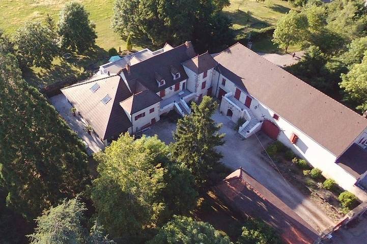 Gîte pour 6 personnes, avec Jacuzzi ainsi que Terrasse et Piscine à Saint-Léger-sur-Dheune