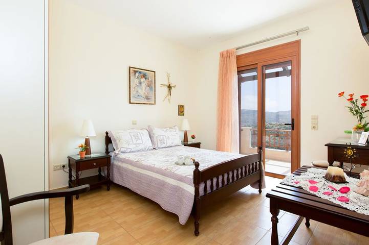 Location de vacances pour 5 personnes, avec jardin et terrasse ainsi que piscine et vue sur l’océan dans Triopetra - 3