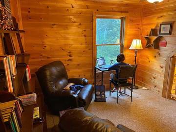 Log Cabin for 12 Guests in Fontana Lake, Graham County, Picture 4