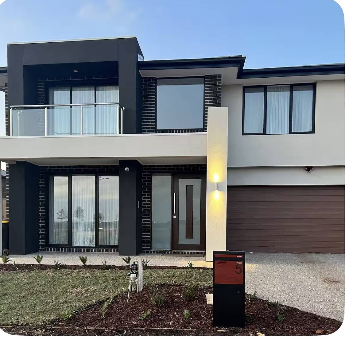 Relájese en esta casa de 5 habitaciones con 3 baños en suite en Bonnie Brook in Victoria