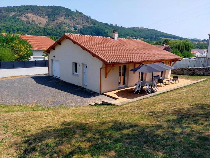 Location de vacances pour 6 personnes, avec Terrasse et Jardin à Brives-Charensac