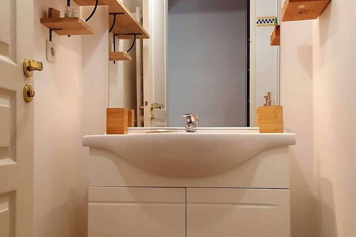 Ganze Wohnung, Le Petit Montmartre: T2 Terrasse in den Bäumen + kostenlose Garage in Niort, Niort und Umgebung