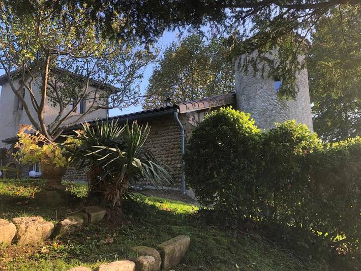 Chambre d’hôte pour 4 personnes, avec terrasse ainsi que jacuzzi et jardin, adapté aux familles