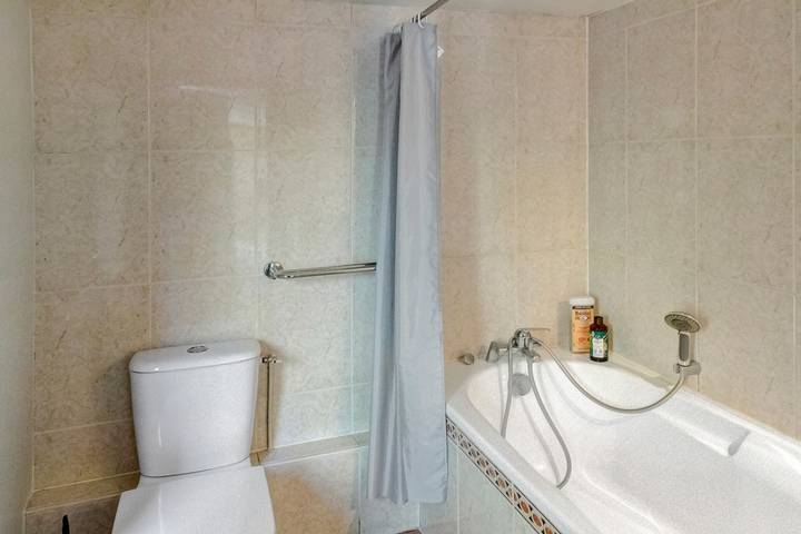 Chambre d’hôtes chez Maud et David – Terrasse privée, jardin commun et Wi-Fi in Chaumontel, Val-d'Oise