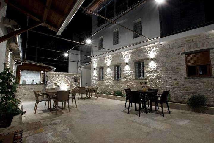 Maison d’hôte pour 4 personnes, avec vue et jardin dans Gjirokastër